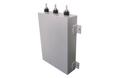 電容器的電容量一般是多少？可能與什么有關？
