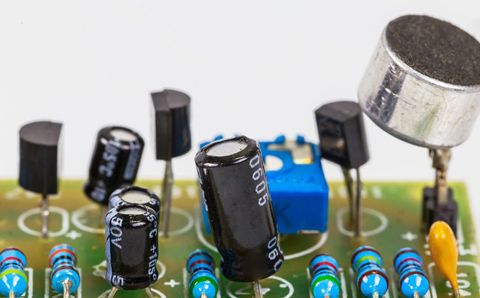 無功補償電容器漏油，可以繼續使用嗎？
